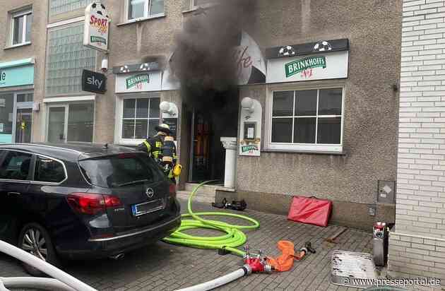 FW-DO: Küchenbrand in Gaststätte - Rettungswagen trifft als erstes Feuerwehrfahrzeug ein - zwei Menschen erleiden bei der Rettung Rauchgasverletzungen