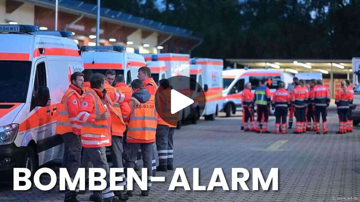 Evakuierung nach Bombenfund: Video zeigt Transport von Patienten