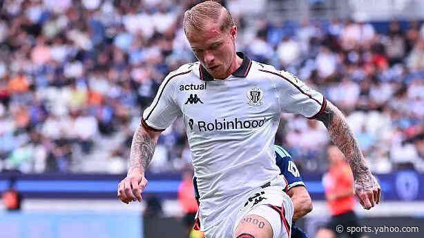 Left-back Bard nears loan move but uncertainty over Leeds attack