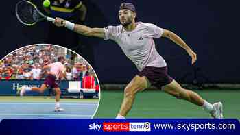 'Something you see in an exhibition!' | Fearnley MISSES smash on match point!