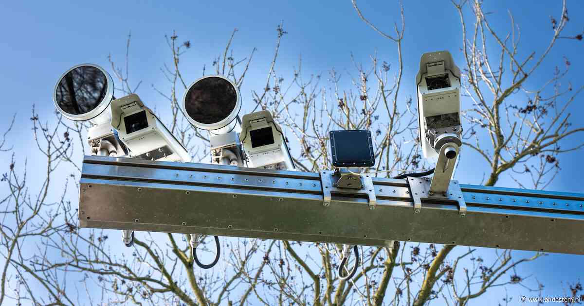 Focusflitsers betrappen 16.644 bestuurders met telefoon in de hand in Brabant