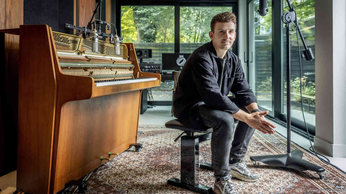 Ivo (31) bouwt met pianolabel aan eigen publiek: ’Spotify en Apple bepalen welke muziek zichtbaar wordt’