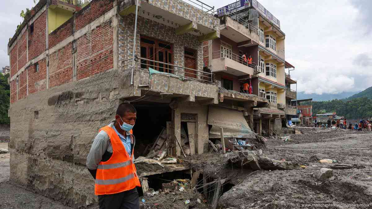 Nepal-China floods death toll hits 1,000 with 4,000 still missing