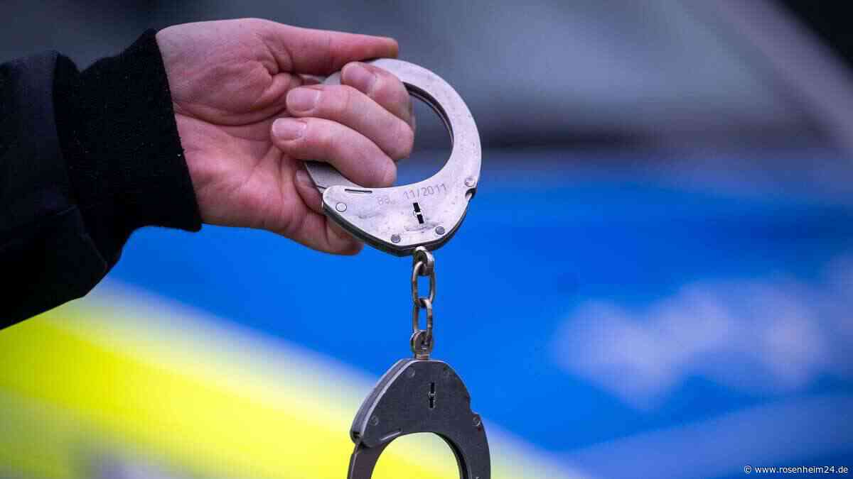Mit falscher Identität unterwegs: International gesuchter Mann (43) in Raubling gefasst