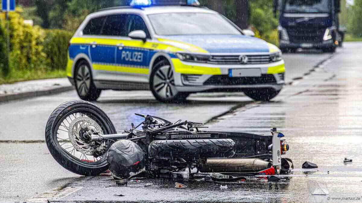 Drama am Montagabend: Junger Motorradfahrer stirbt bei schwerem Unfall