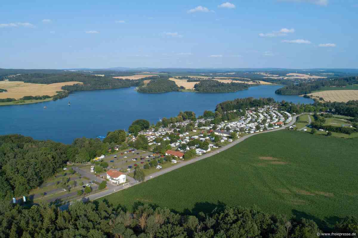 Mercedes gerät nachts auf Pöhler Campingplatz in Brand: 25.000 Euro Schaden