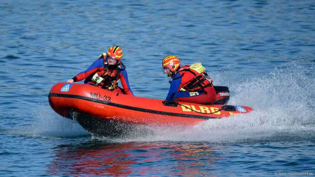 Notruf löst Großeinsatz am Chiemsee aus: Was der Anrufer später sagt, macht Retter „fassungslos“