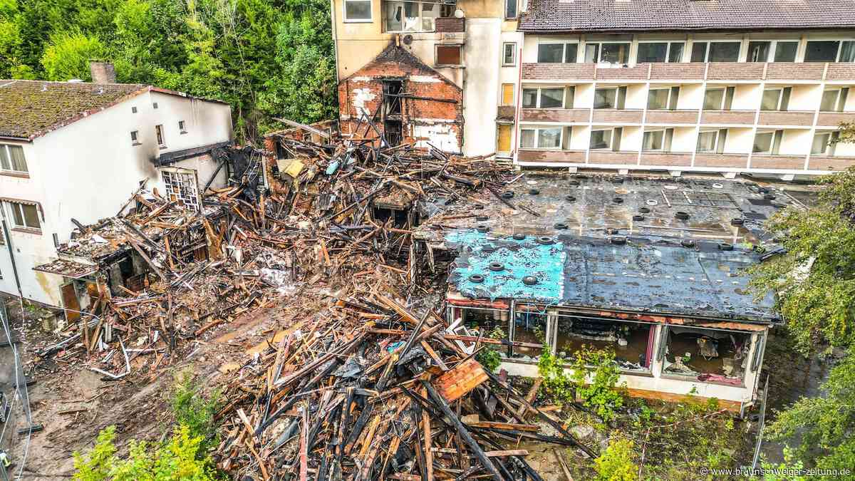 Nach Großbrand in Bad Lauterberg: So zerstört ist das Hotel am Wiesenbeker Teich