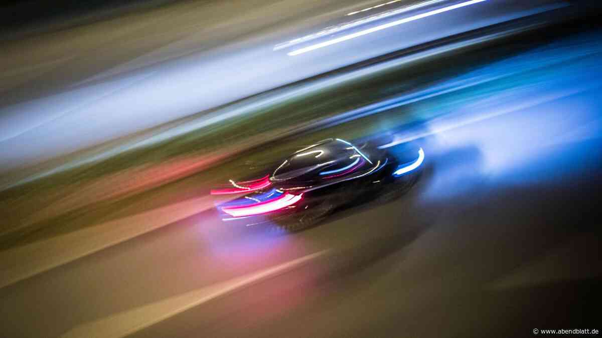 Hubschrauber im Einsatz: Mann rast über A7 Richtung Hamburg und verletzt Radler