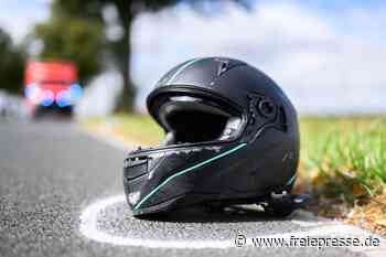 Motorradfahrerin stürzt im Oberen Vogtland und verletzt sich schwer