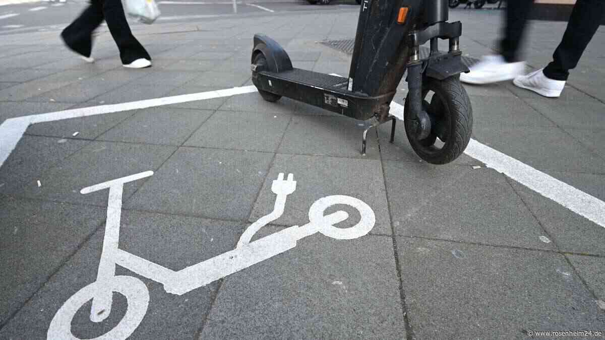 E-Scooter-Fahrer (61) stürzt in Thansau und verletzt sich im Gesicht