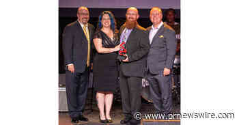 PostNet presents its 2025 Franchisee of the Year award
