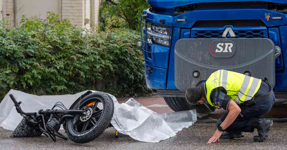 Twee leerlingen gewond na botsing met vrachtwagen, chauffeur mogelijk onder invloed verdovende middelen