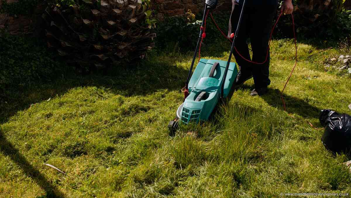 Households urged to stop mowing lawns when temperatures drop to this exact level
