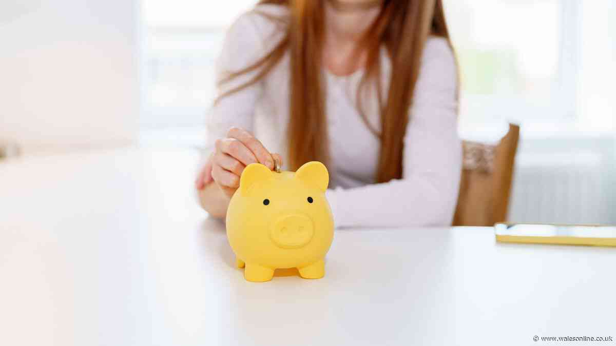 760,000 students urged to claim £2,000 from HMRC accounts