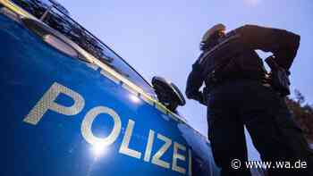Frau lockt Seniorin mit Wegfrage an – Trio stiehlt Ohrringe in Garage