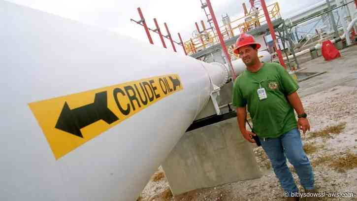 Por qué la reserva estratégica de petróleo de EE.UU. está en su nivel más bajo desde 1983 y cómo influye en el polémico acuerdo con Venezuela