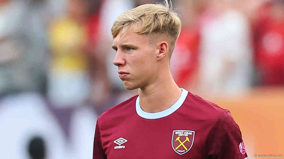 Stevenage sign Hammers defender Casey on loan