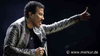 Sorge um Lionel Richie: Musik-Legende nach Konzert wohl auf Intensivstation eingeliefert