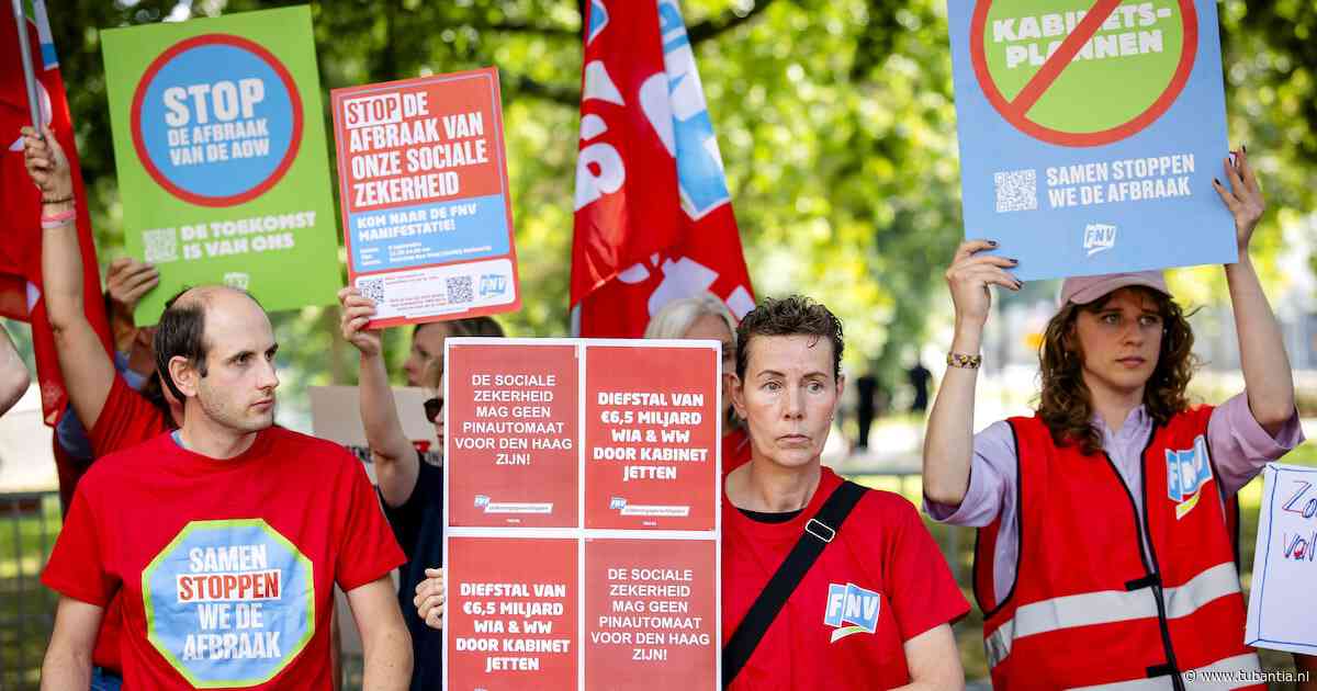Stakingen van vakbonden gaan door ondanks dat het kabinet bezuinigingen deels schrapt