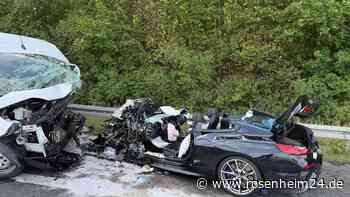 Horror-Crash auf Bundesstraße in Bayern: Geisterfahrer (75) kracht mit Luxus-BMW in Citroen