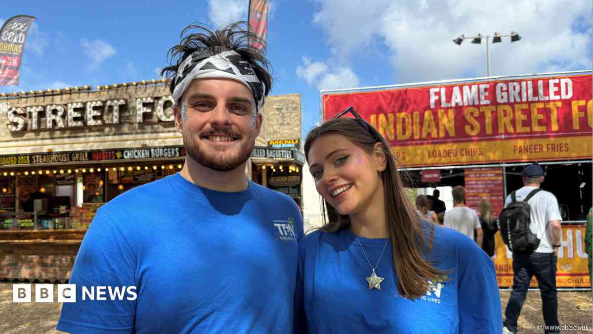 Festival study tests how we find friends in crowds
