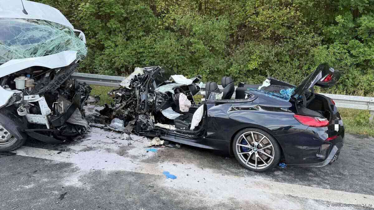 Horror-Crash auf Bundesstraße in Bayern: Geisterfahrer (75) kracht mit Luxus-BMW in Citroen