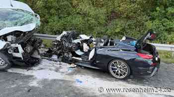 Horror-Crash auf Bundesstraße in Bayern: Geisterfahrer (75) kracht mit Luxus-BMW in Citroen