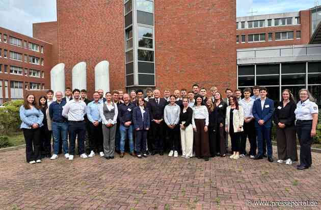 HZA-KI: Zoll vereidigt 36 Nachwuchskräfte in Kiel - mehr als 400 Bewerbungen für Ausbildung und Studium beim Hauptzollamt Kiel