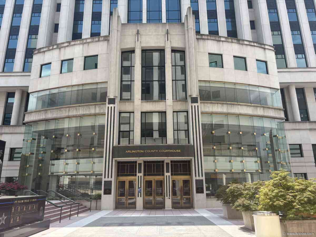 Cellphones and laptops are now allowed inside Arlington courthouse