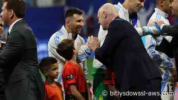 Infantino dedica un emotivo mensaje a Messi: “Has redefinido nuestro hermoso deporte”
