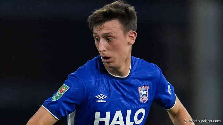 Terriers re-sign Ipswich midfielder Humphreys on loan