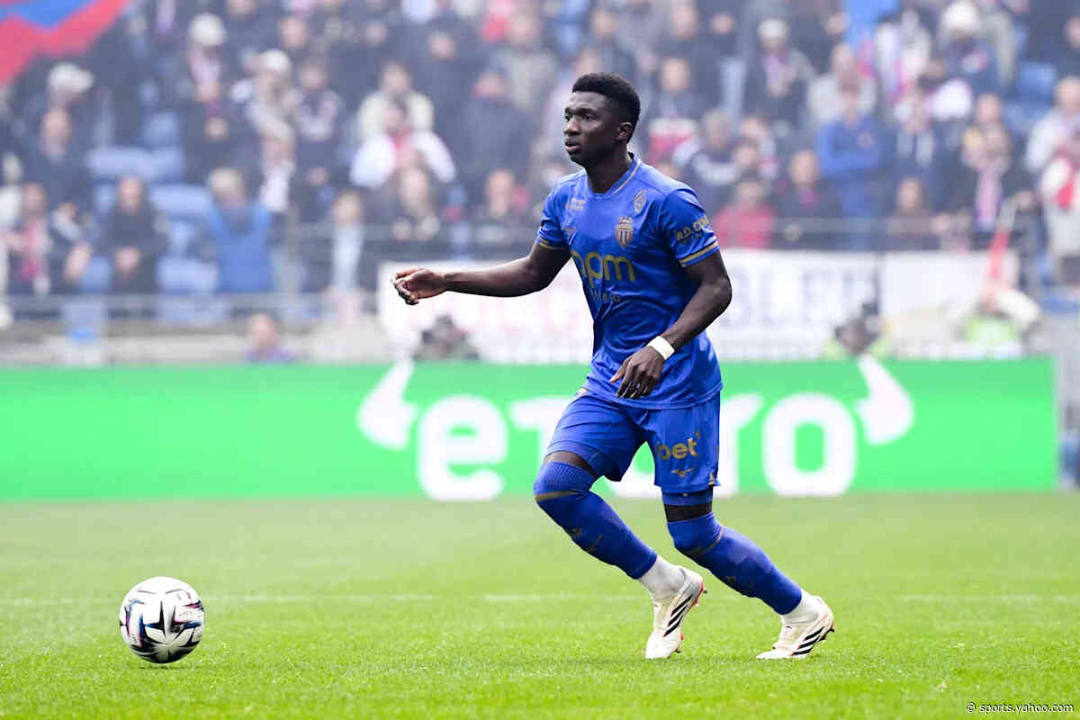 Report: Chelsea eye 22-year-old midfielder as £120m star could leave