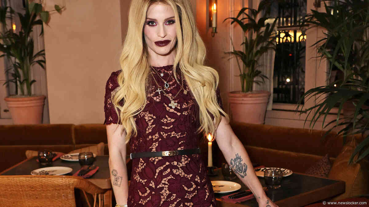 Kelly Osbourne (41) heeft heftigste jaar uit haar leven achter de rug:   ’Met papa overleed ook een stukje van mezelf’