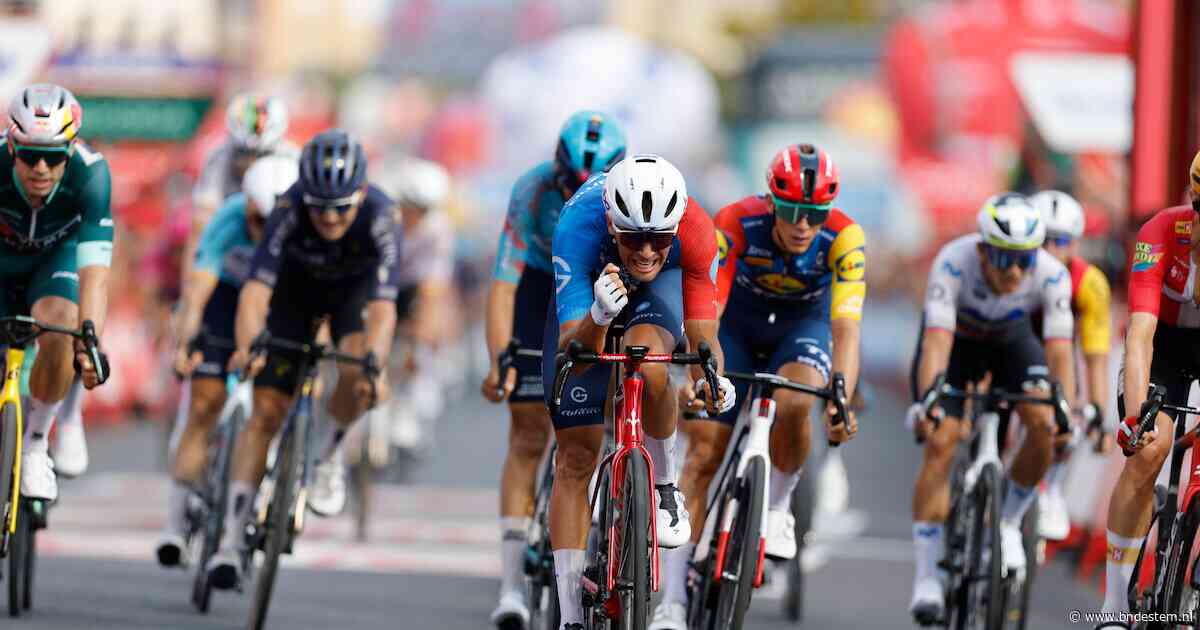 Daverende verrassing in de Vuelta: Fransman Bastien Tronchon verslaat Wout van Aert en wint etappe