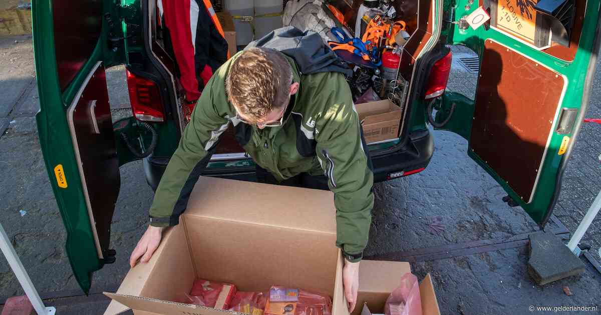 Illegaal vuurwerk kun je zonder boete inleveren, maar de loketten zijn schaars