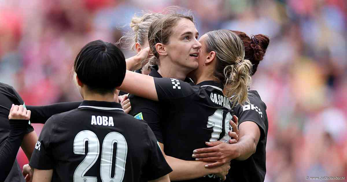 Tegenslag blijft Vivianne Miedema achtervolgen: Oranje Leeuwin opnieuw uit roulatie met knieblessure