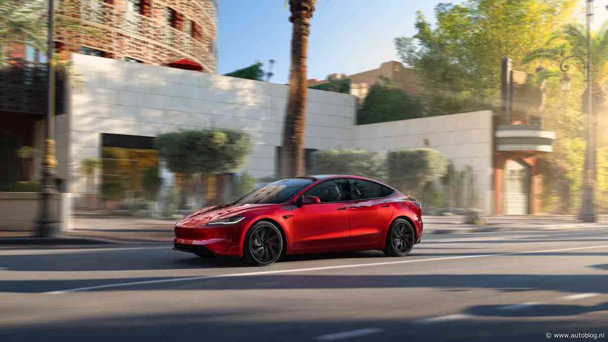 Tesla FSD leert eindelijk iets wat jij al op je achttiende kon