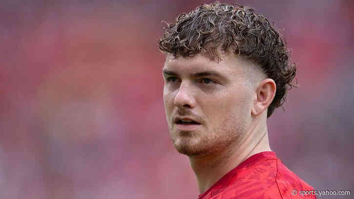Valencia sign Liverpool's Elliott on loan