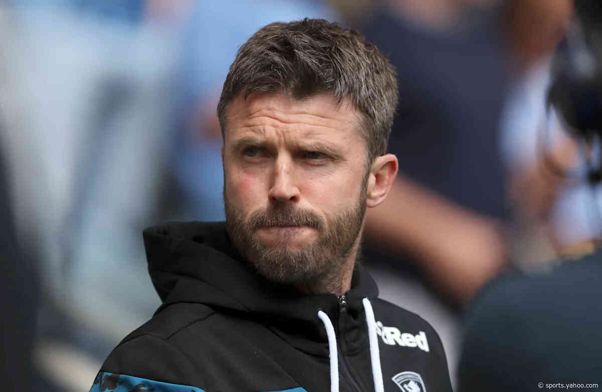 Report: Manchester United remain in talks to sign 18-year-old midfielder