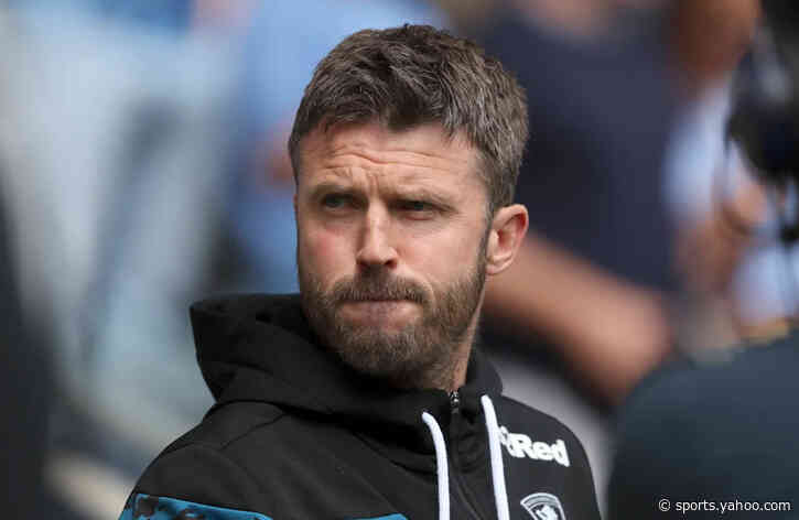 Report: Manchester United remain in talks to sign 18-year-old midfielder