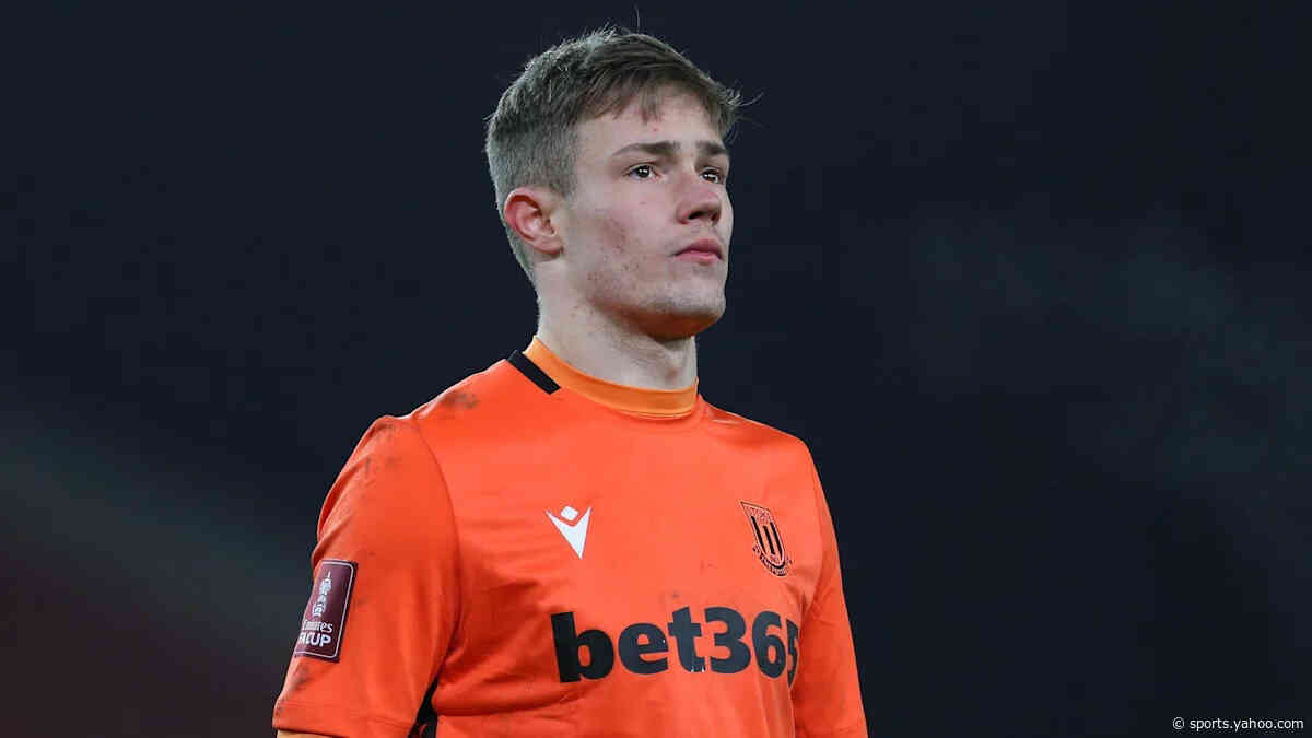 Dons sign Bursick and Simmonds on loan