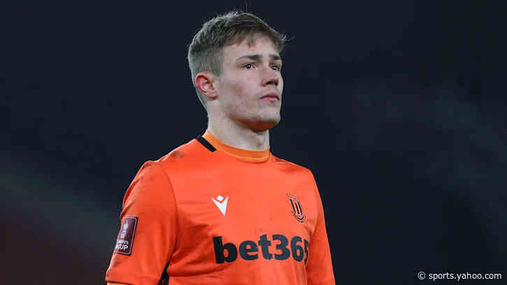 Dons sign Bursick and Simmonds on loan