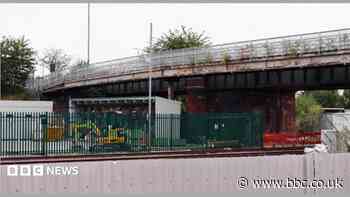 One-way traffic system set after footbridge shut
