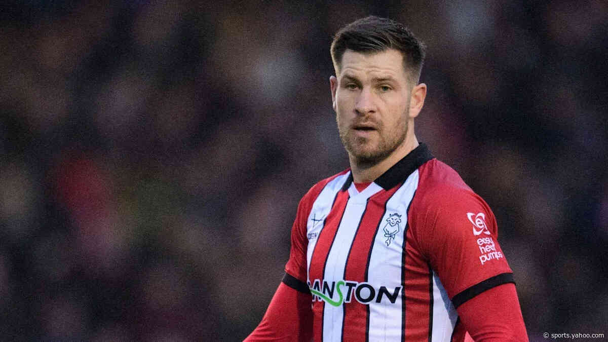 Doncaster sign Lincoln striker Collins on loan