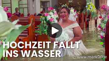 Hochzeitsvideo im Hochwasser: Braut watet durch überflutete Kirche