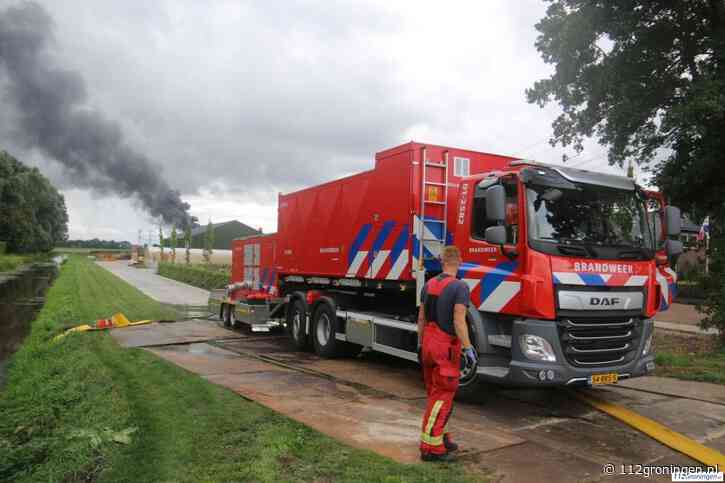 Opruimen van branddeeltjes in Meeden, brand nog steeds niet uit