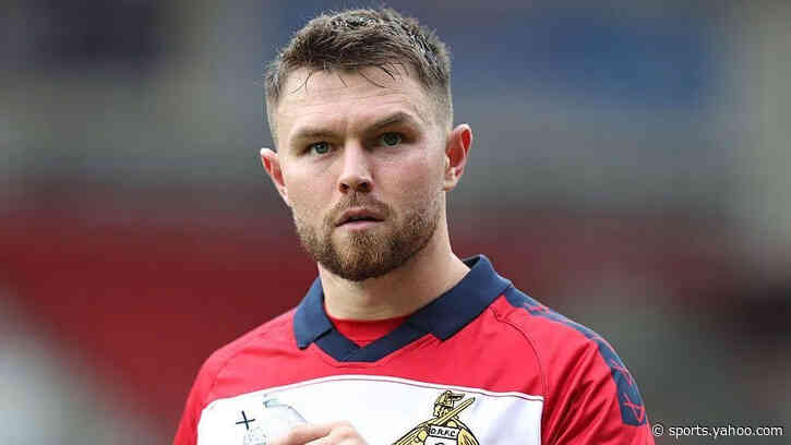 Rochdale complete deals for Middleton and Tasker