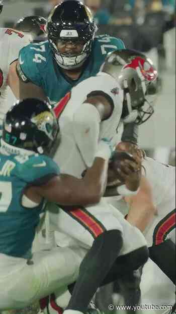 Thomas Jr.... BRYAN Thomas Jr. 🍸 #TBvsJAX #DUUUVAL