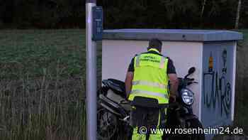 Unfall im Kreisverkehr an der St2359 bei Stephanskirchen – Motorradfahrer verletzt